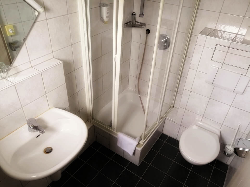 Einzelzimmer mit Dusche und WC